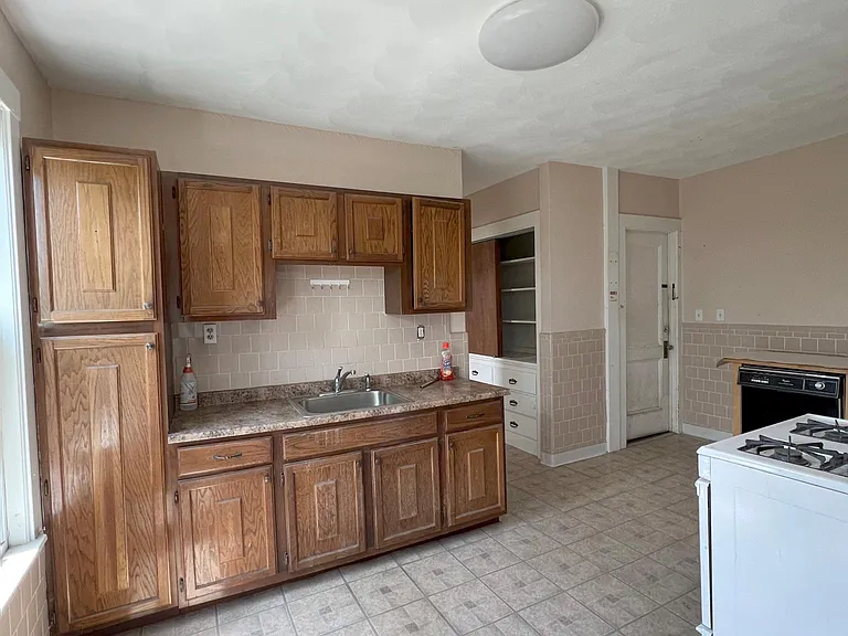 382 McGrath Hwy #2L — Photo 8