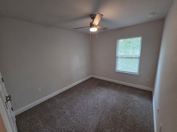 4th image of 1030 McLaren Cir