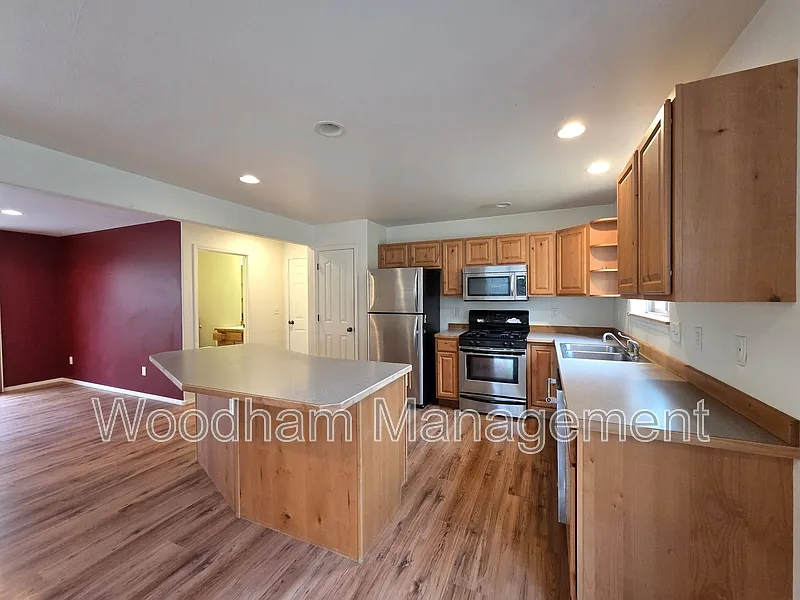 3 bed, 2.5 bath, 2507 sqft, $3,100 — Photo 1