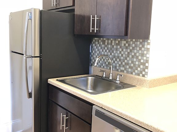 2nd image of 5336 N Kenmore Ave APT 2W