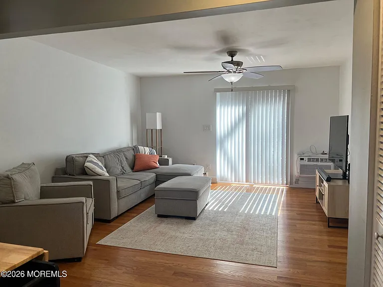 321 Shore Dr #30 — Photo 2