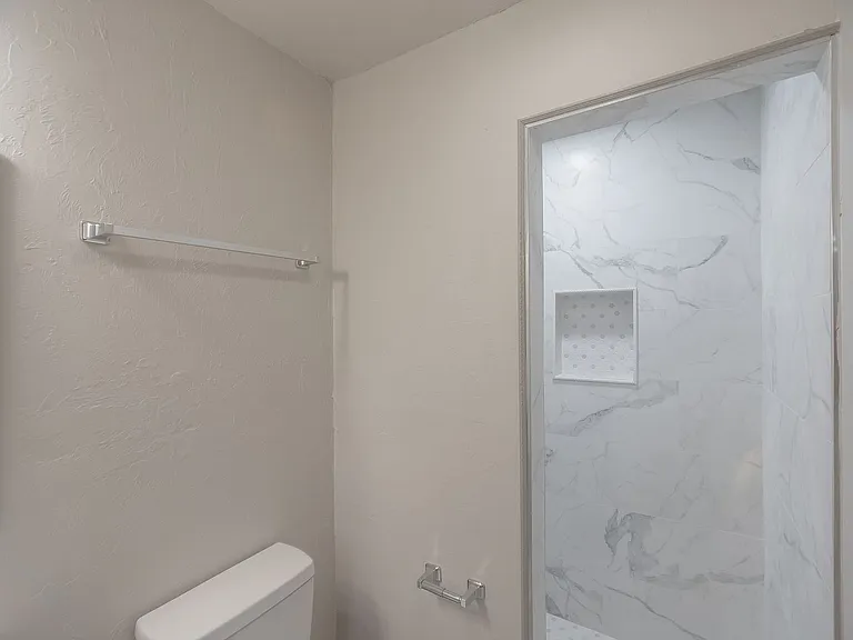 229 Bainbridge Rd — Photo 1