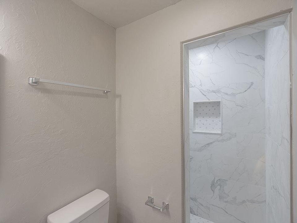 1st image of 229 Bainbridge Rd