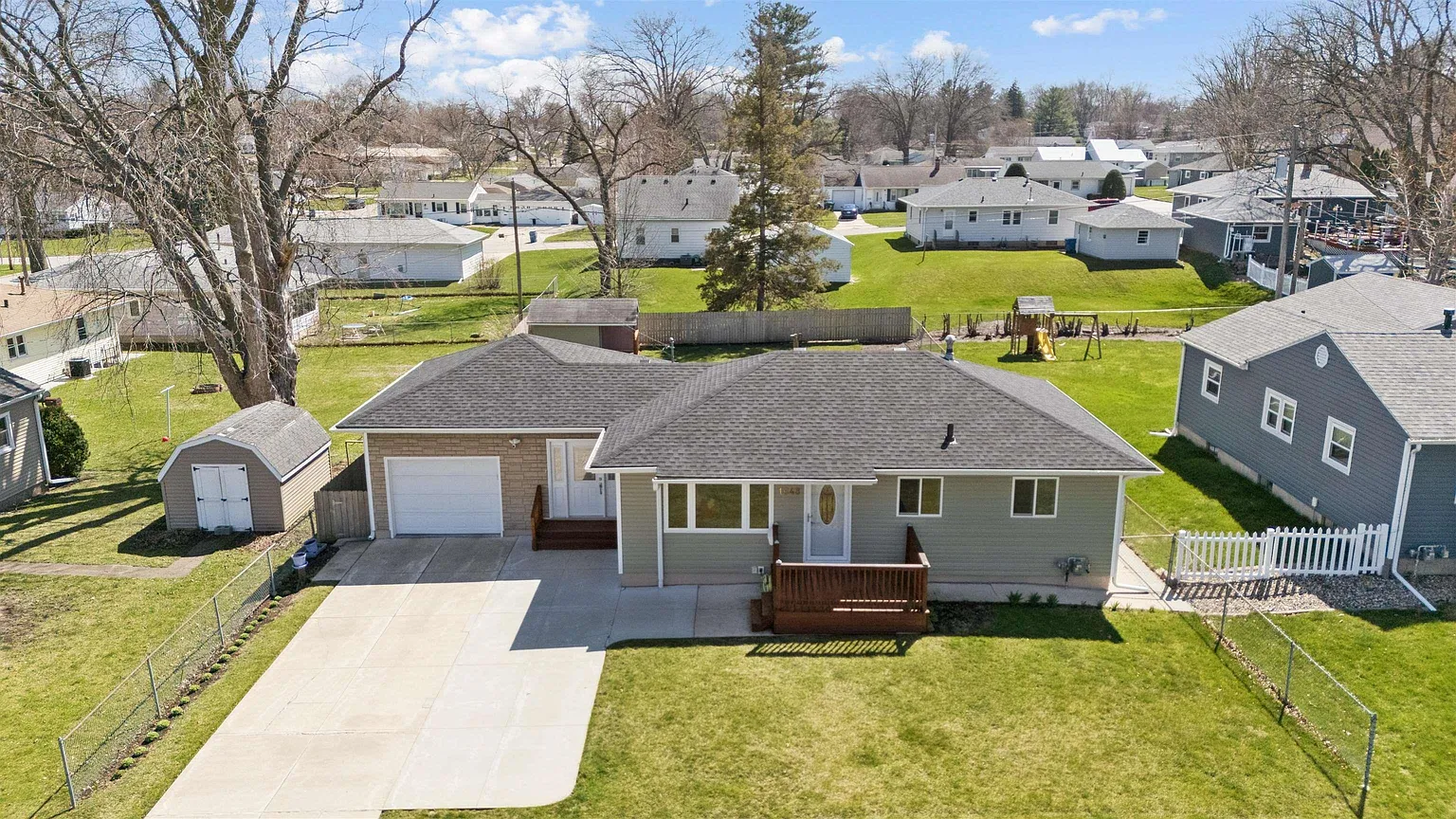 1648 Glenny Ave photo 1