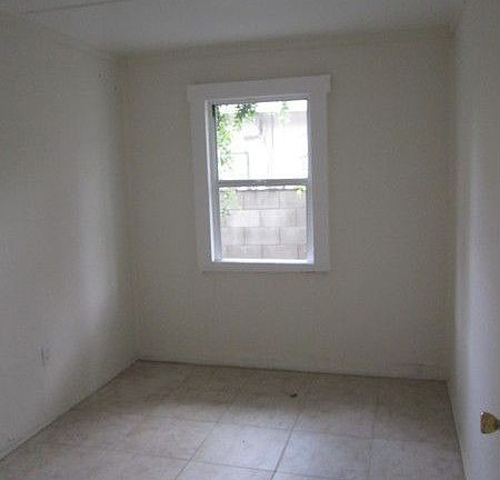 3rd image of 1344 Omelveny Ave