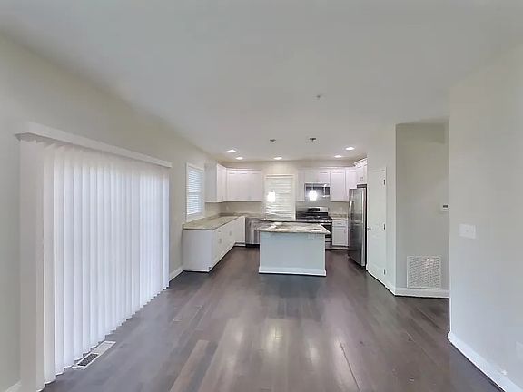 4th image of 3632 Hilmar Rd