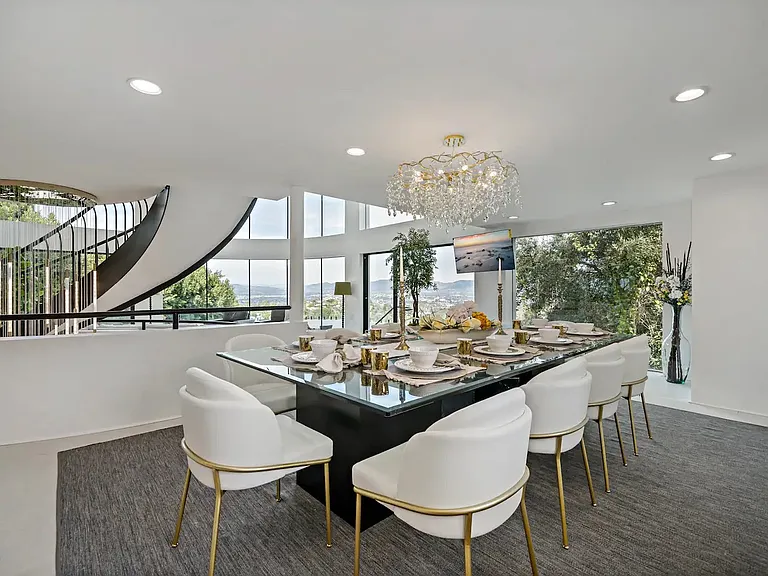15105 Mulholland Dr — Photo 39