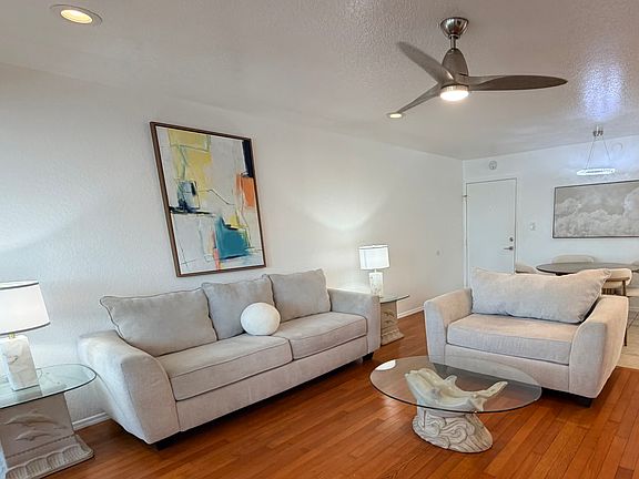 LIVING ROOM WITH QUEEN SOFA BED.