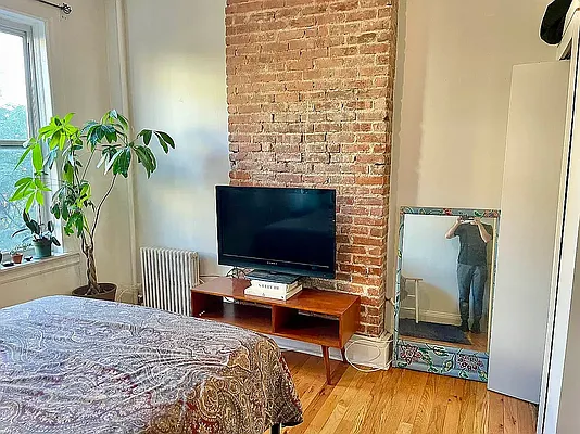 Rented by Outlive | media 6