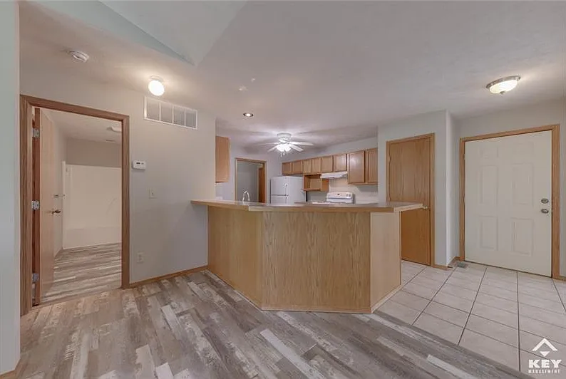 3 bed, 2211 sqft, $1,850 — Photo 3