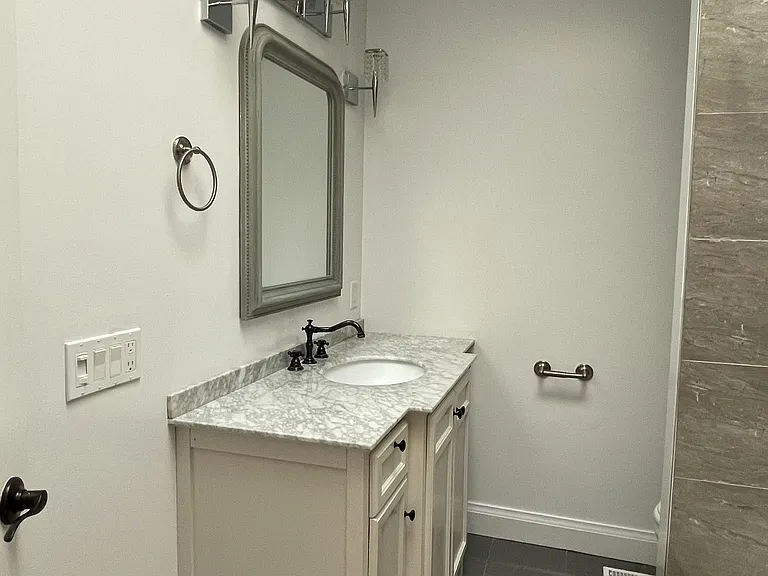771 Krosno Blvd #UPPER — Photo 8