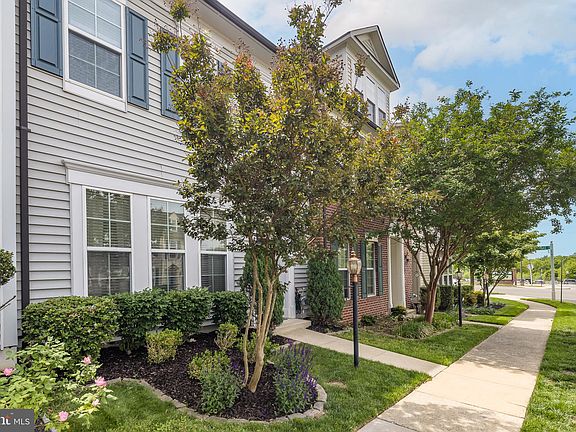 2nd image of 9204 Alvyn Lake Cir