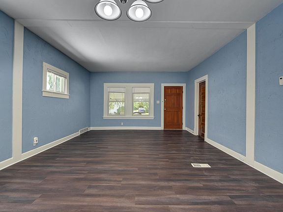 Living Room / Dining Room - Brand New Flooring