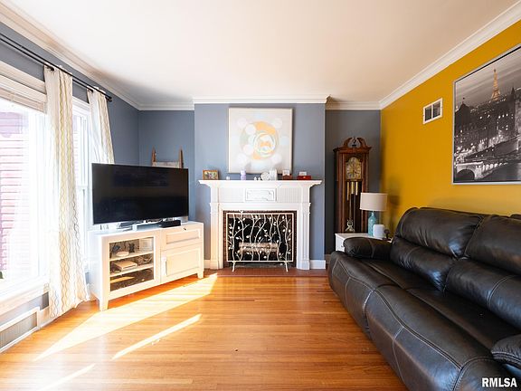 3rd image of 3120 N Linnhill Ct