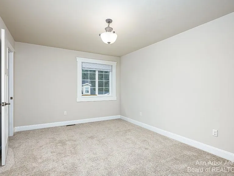 2 Maple Village Ct — Photo 11