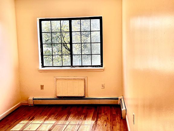 3rd image of 722 E 217th St APT 4B