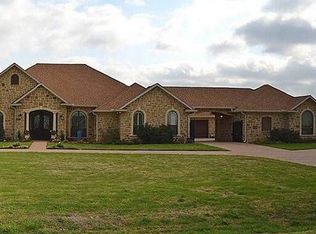 225 N Quail Run Dr, West, TX 76691