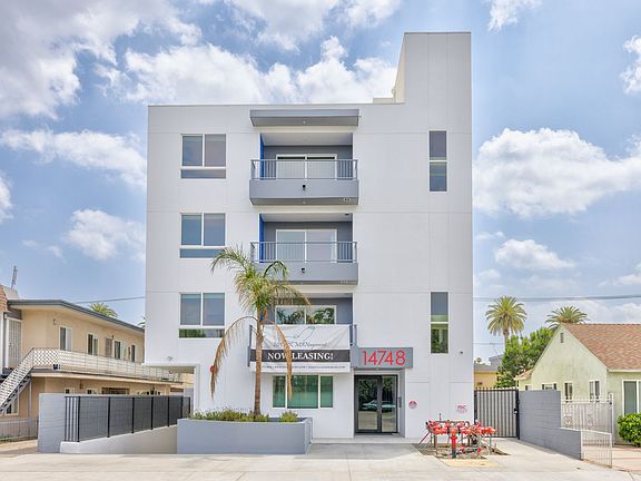4th image of 14748 Victory Blvd #201