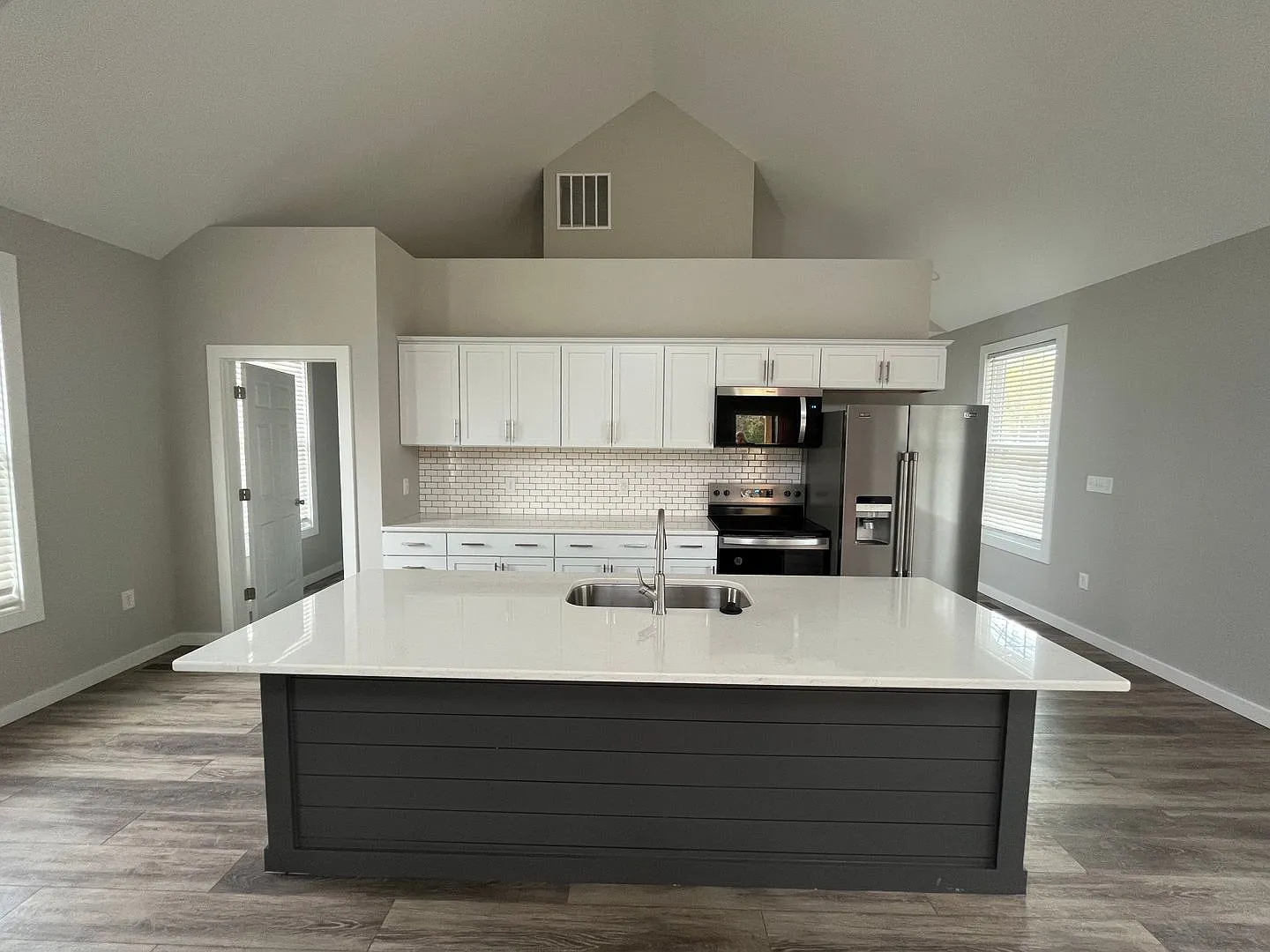 New Construction 4BR/4.5BA Great Location! — Photo 4
