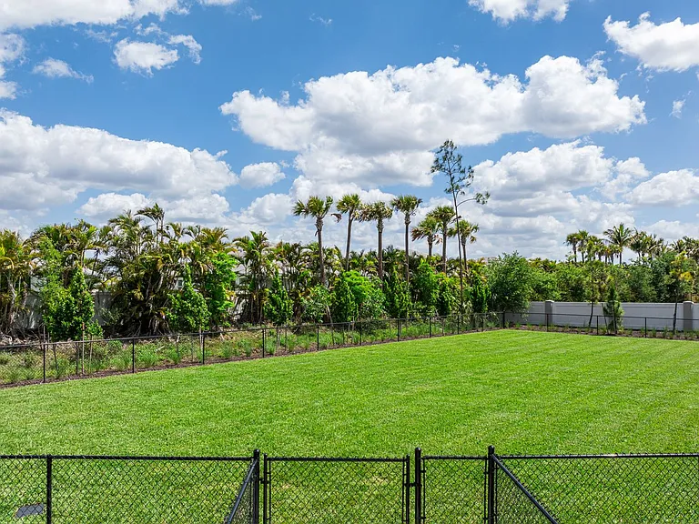 Azalea Park Apartments — Photo 4
