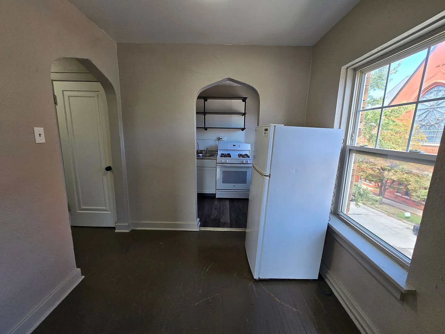 Plains - Follis - 923 Douglas St — Photo 3