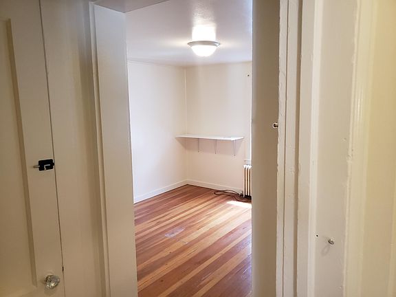 5th image of 46 Vineyard Ave #2