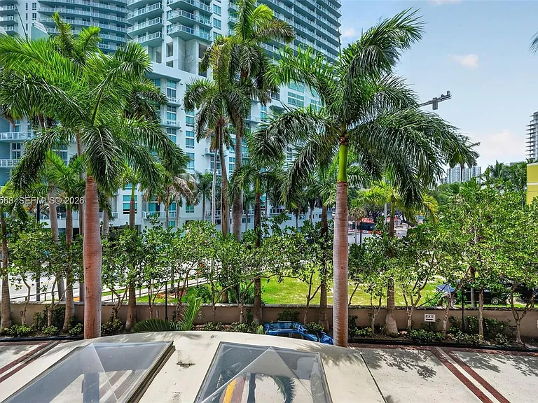2000 N Bayshore Dr #306 — Photo 23