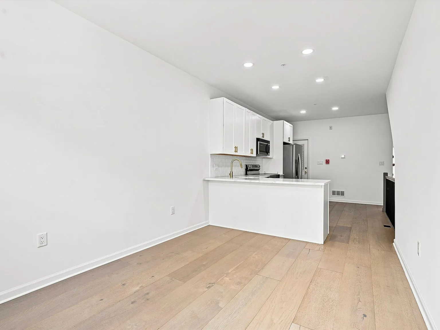 4 bed, 1600 sqft, $2,150 — Photo 3