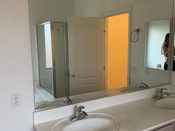 5th image of 1116 E Carob Dr