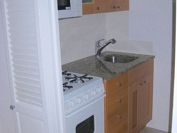 3rd image of 1463 2nd Ave #2B