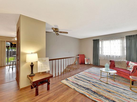 5th image of 3037 S Mount Carmel Ave