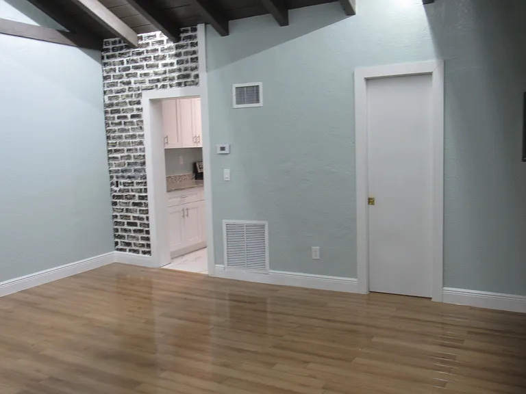 4283 Cocoanut Rd #1 — Photo 4