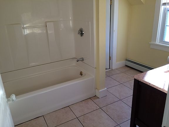 4th image of 178 Roger Williams Ave