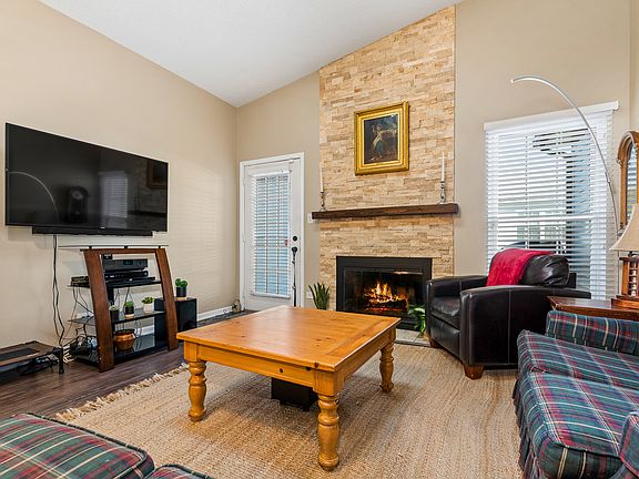 3rd image of 233 Whitewood Dr