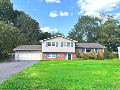 6 Cricket Court, North Haven, CT, 06473