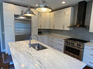 1807 Fallbrook Ln, Vienna, VA 22182