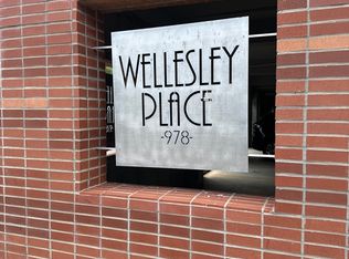 978 Worcester St #303, Wellesley, MA 02482