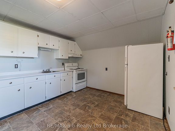 5th image of 10 McKenzie St Unit A