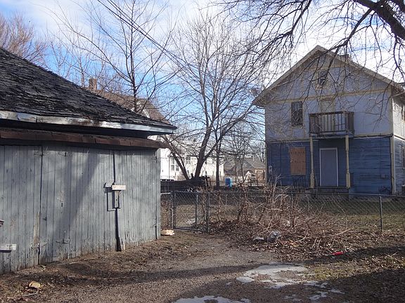 3rd image of 2119 6th St N