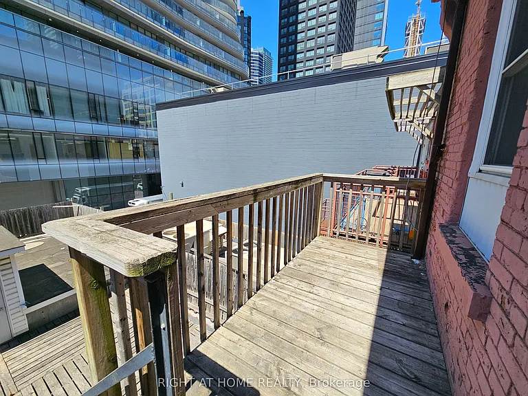 550 Yonge St #3F — Photo 26