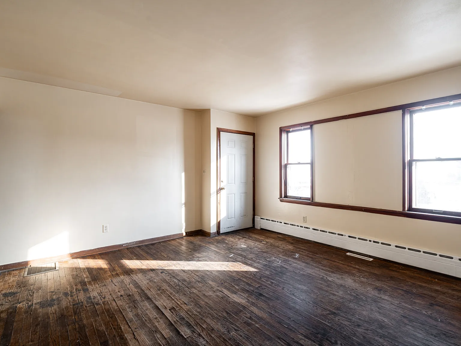 2365 S 7th St - Lower Front — Photo 1