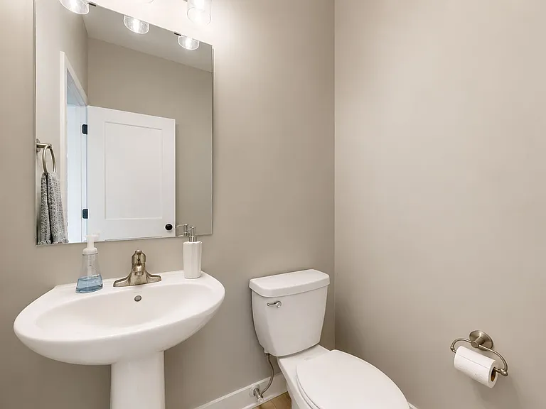 16026 Kenyon Ave #1 — Photo 26