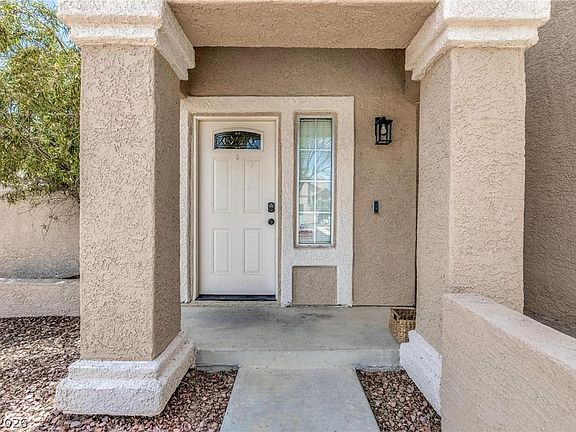 4th image of 3721 Calumet Farm Cir