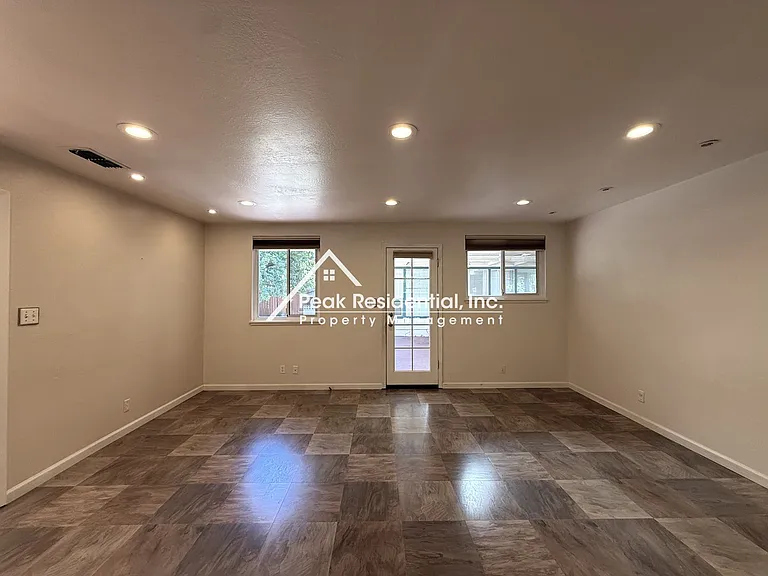 4301 Cottage Way — Photo 12