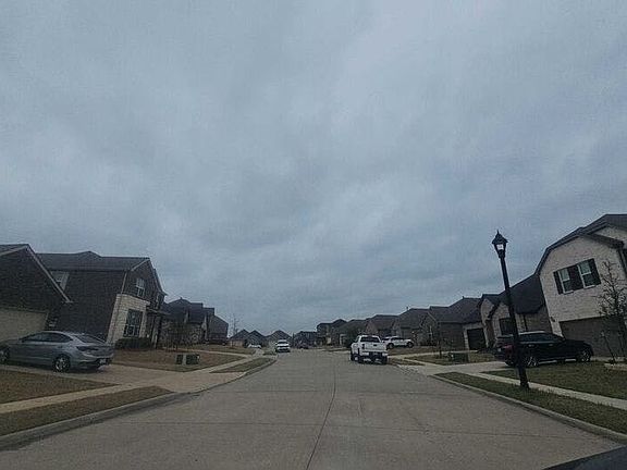 5th image of 909 Penny St