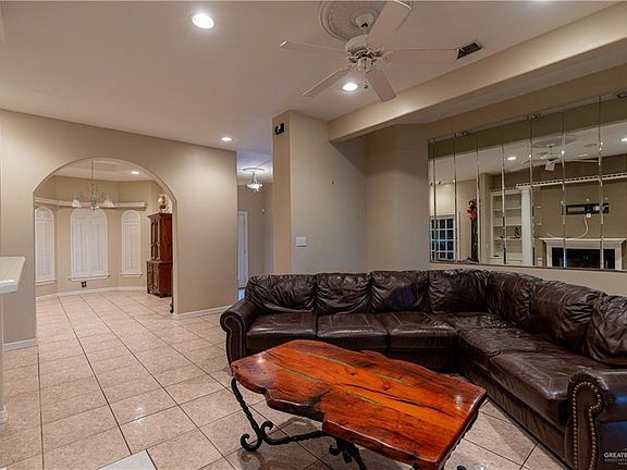4th image of 2914 Chateau St