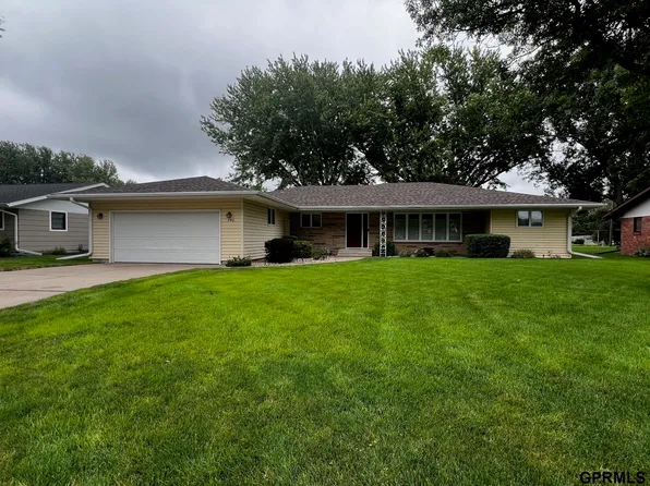 940 17th St, Henderson, NE 68371