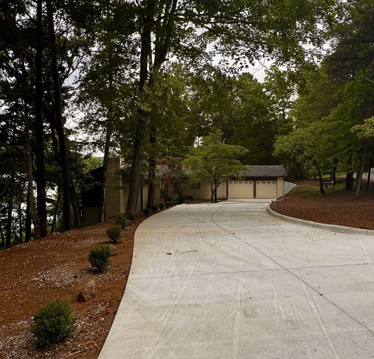 3 bed, 4.0 bath, 2730 sqft, $2,400 — Photo 2