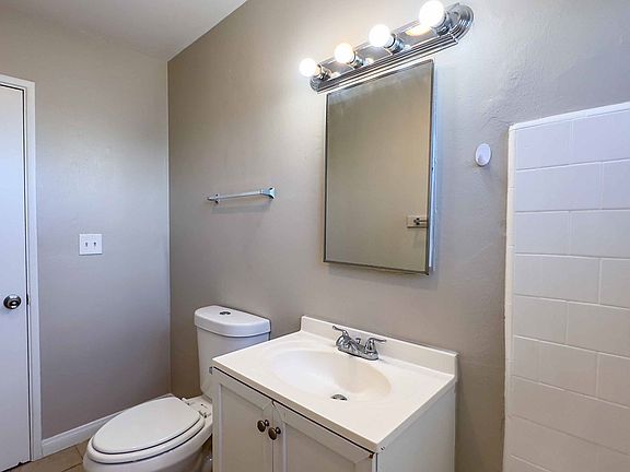 5th image of 2715 44th St APT 7