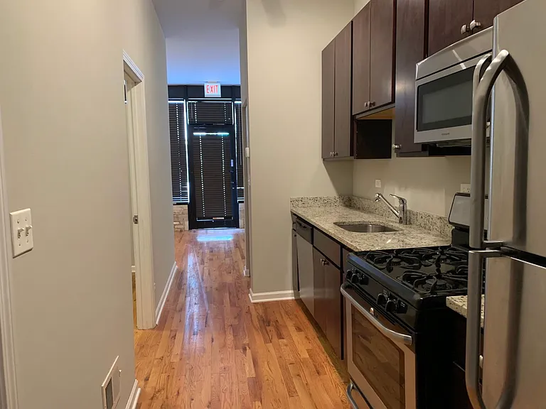 3007-09 W Lawrence Ave — Photo 6